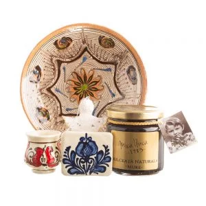 Cos de dăruit cu ceramică de Corund, Ceramică de Horezu și ceva dulce natural  "LINIȘTEA SUFLETULUI"