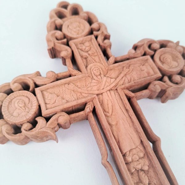 Cruce din Lemn Sculptata Manual