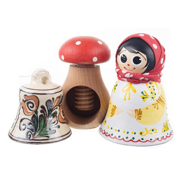 Pachet cadou de Craciun cu clopotel din ceramica de Corund, spargator de nuci ciuperca si figurina ceramica fata/baiat