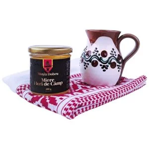 Pachet cadou cu cana ceramica de Sitar Baia Mare, miere si stergar traditional