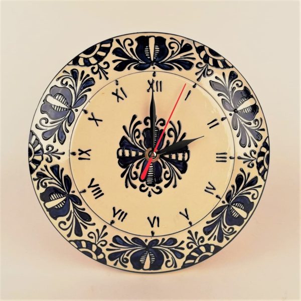 Ceas din ceramica albastra de Corund pictat manual cu motiv traditional, diametru 25 cm