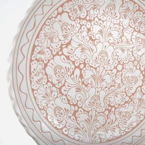 Farfurie traditionala smaltuita ceramica alba de Corund 40 cm, model unicat