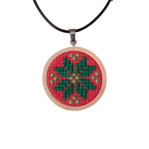 Colier cu medalion motive traditionale cusut manual - floare verde inchis pe rosu Colier cu medalion motive traditionale cusut manual - floare verde inchis pe rosu