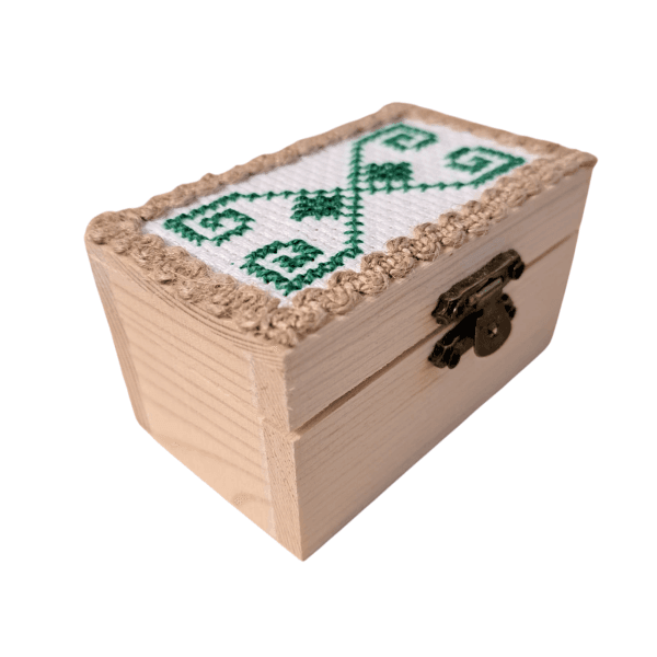 Cufar natur simplu din lemn decorat cu etamina - 9x5.5x5cm