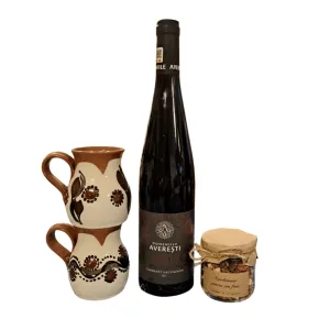 Pachet cadou cu vin rosu Briant,doua cani din ceramica de Sitar si condiment pentru vin fiert (cod CAD557) Pachet cadou cu vin rosu Briant,doua cani din ceramica de Sitar si condiment pentru vin fiert (cod CAD557)