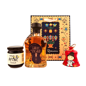 Pachet Cadou cu tuica de prune, dulceata de afine si clopotel (CAD1447) Pachet Cadou cu tuica de prune, dulceata de afine si clopotel (CAD1447)